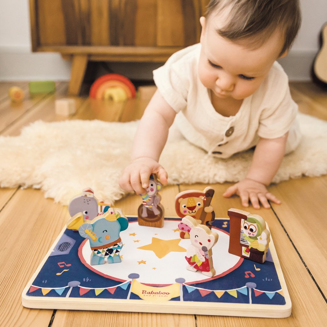 The "Bababoo and friends" Band Play Figure Puzzle lifestyle image with child